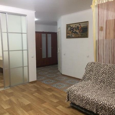 Studio Apartment In Center 波尔塔瓦 外观 照片