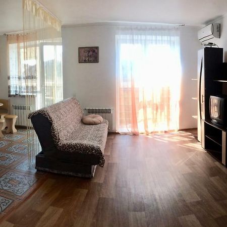 Studio Apartment In Center 波尔塔瓦 外观 照片