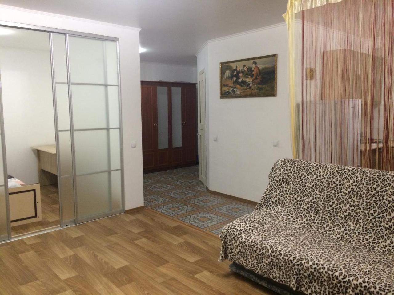 Studio Apartment In Center 波尔塔瓦 外观 照片