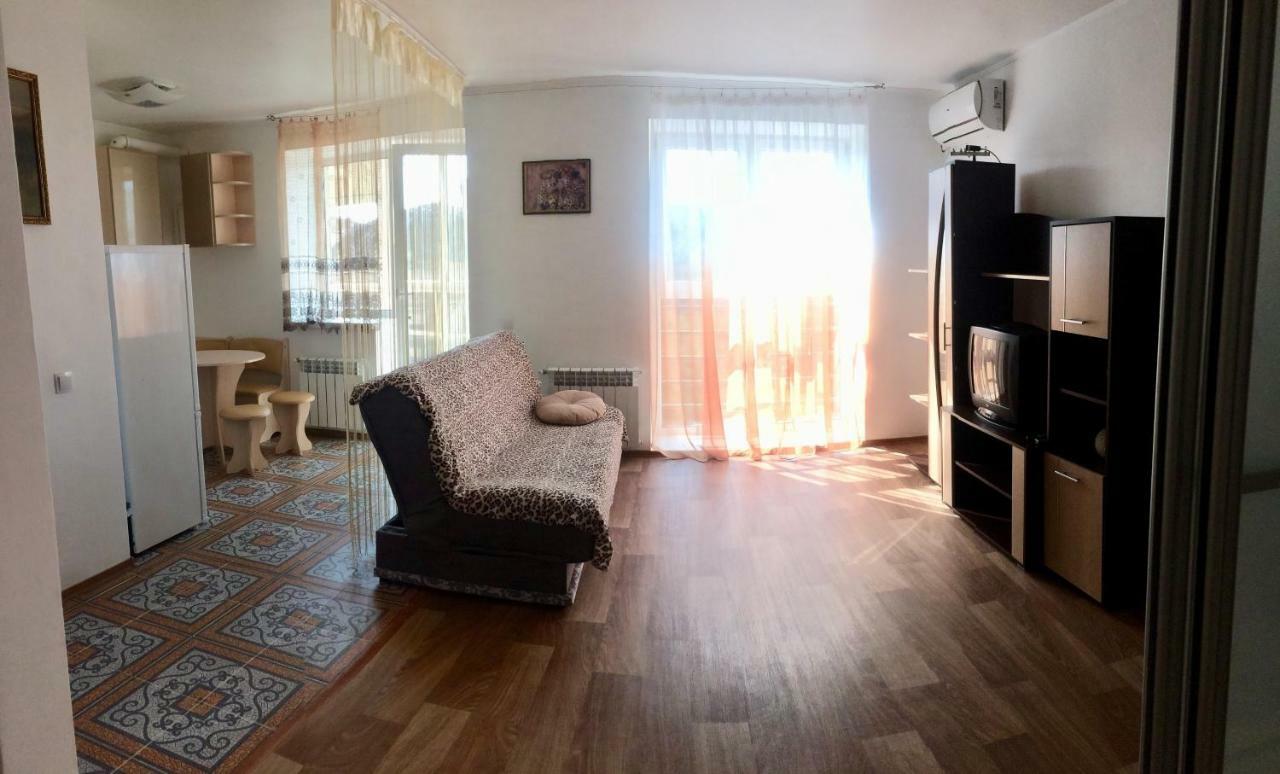 Studio Apartment In Center 波尔塔瓦 外观 照片
