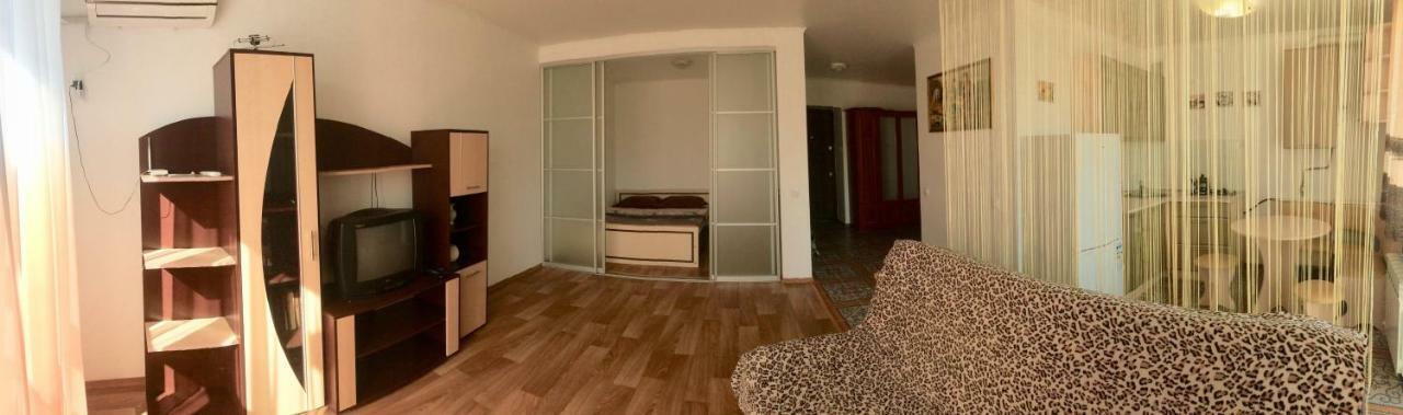Studio Apartment In Center 波尔塔瓦 外观 照片