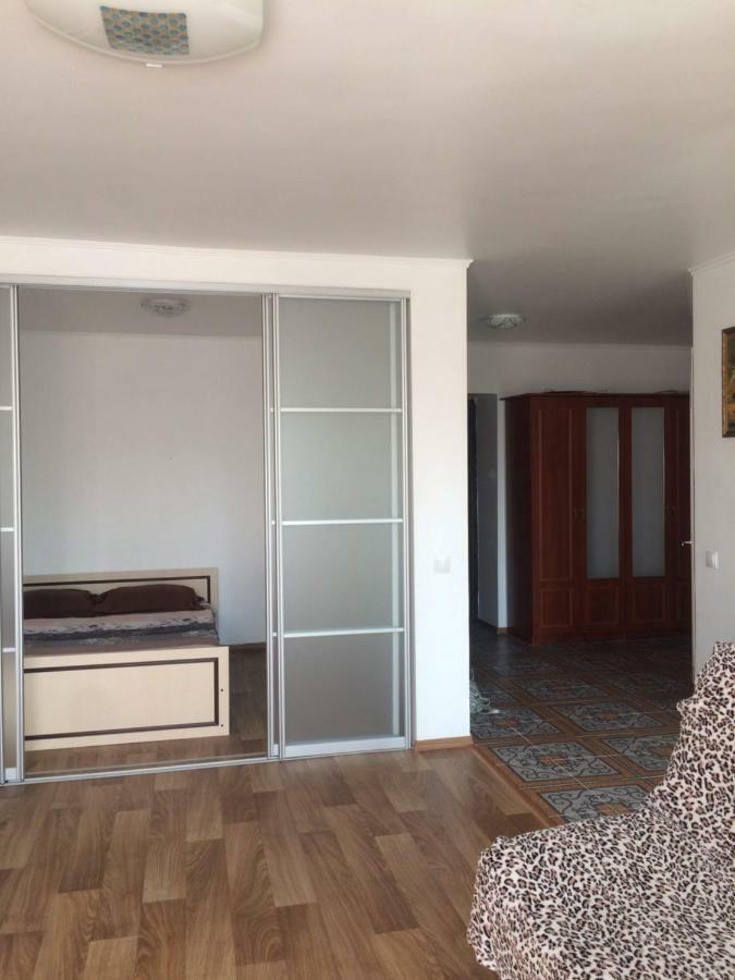 Studio Apartment In Center 波尔塔瓦 外观 照片